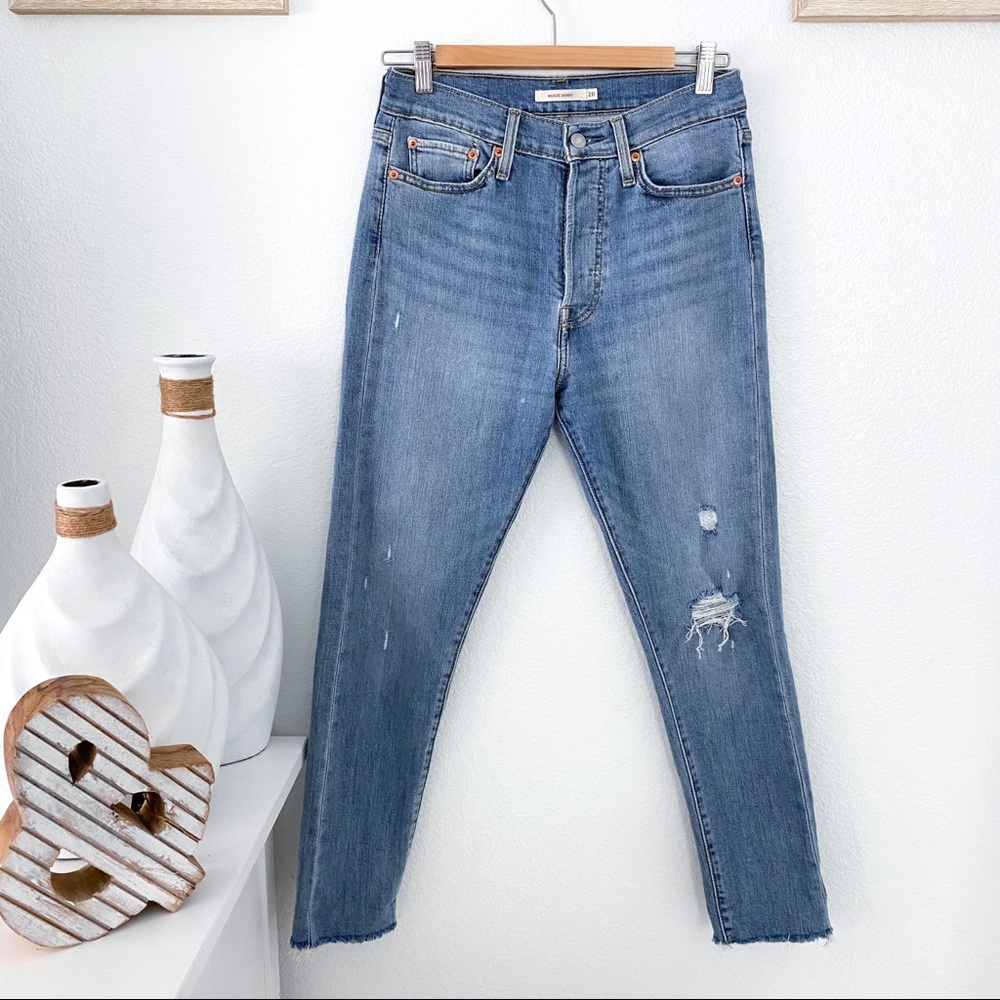 Levi’s Wedgie Fit Skinny Distressed Raw Hem Button Fly Jenas 28 High Rise